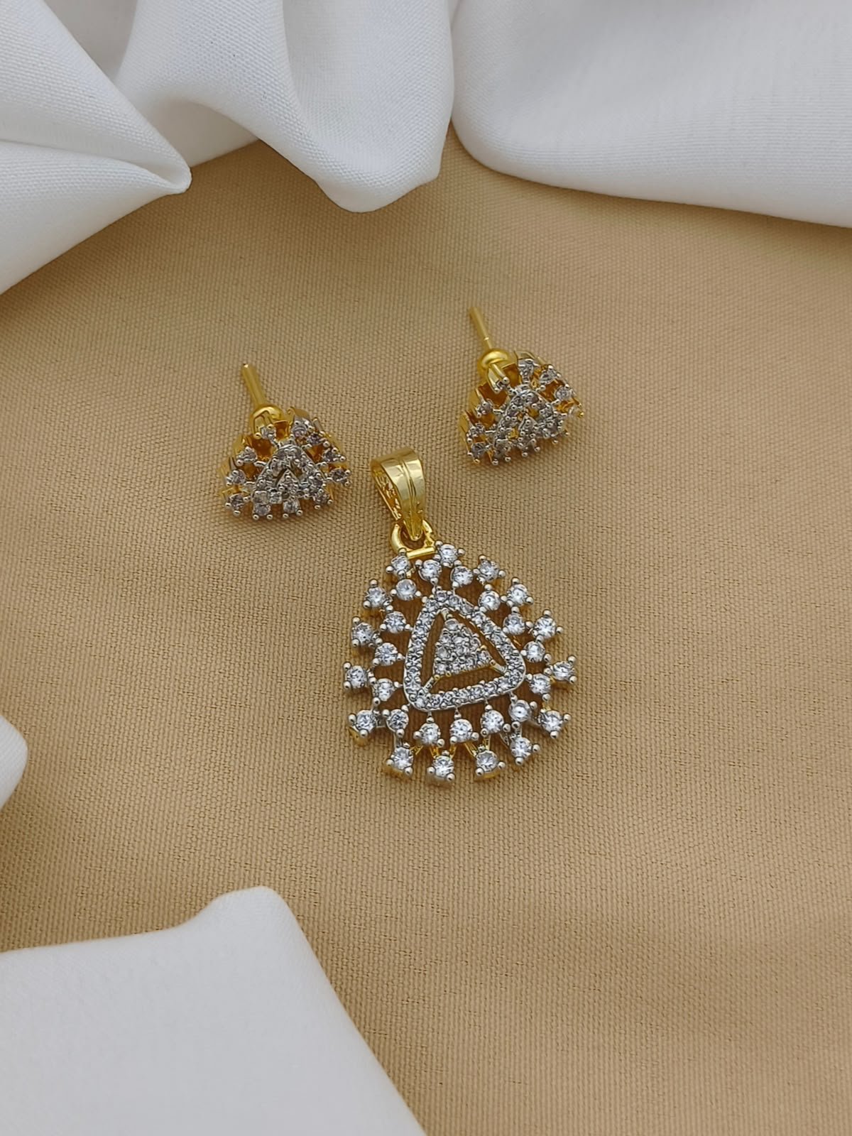 Diamond replica pendant with earstud-01 — view 1
