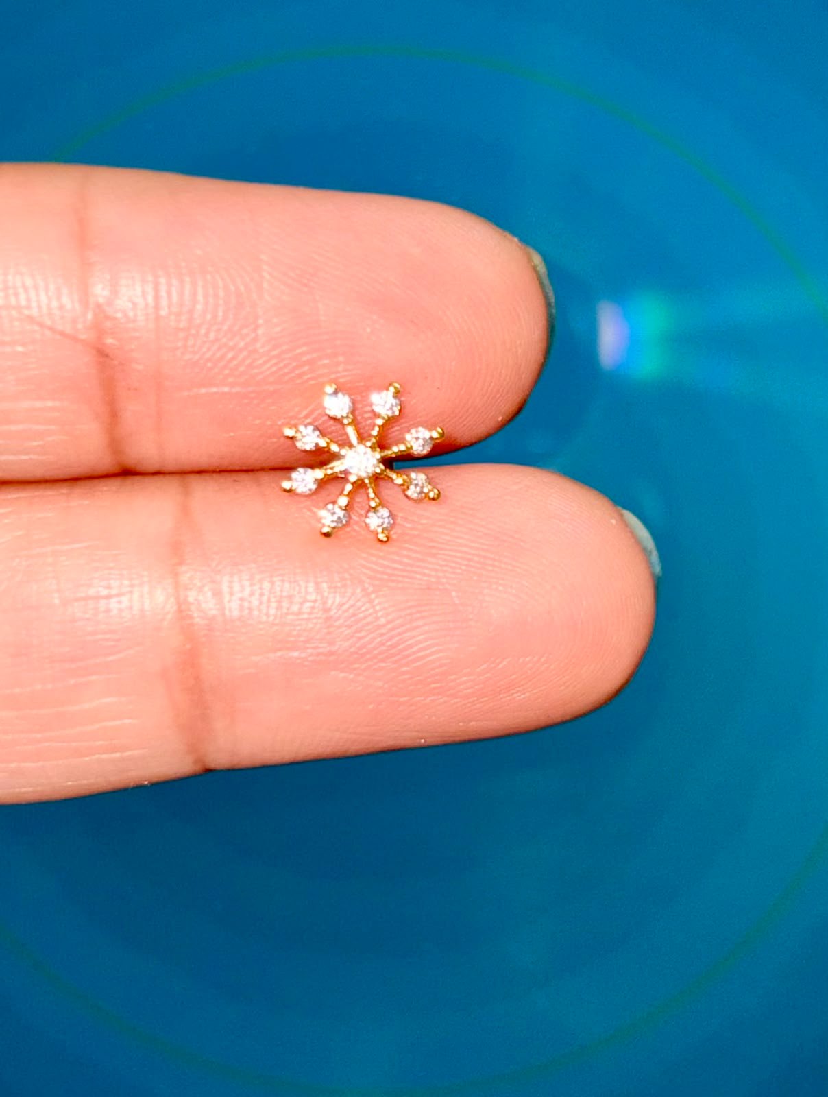 Flower Nosepin With 8 stones — view 1