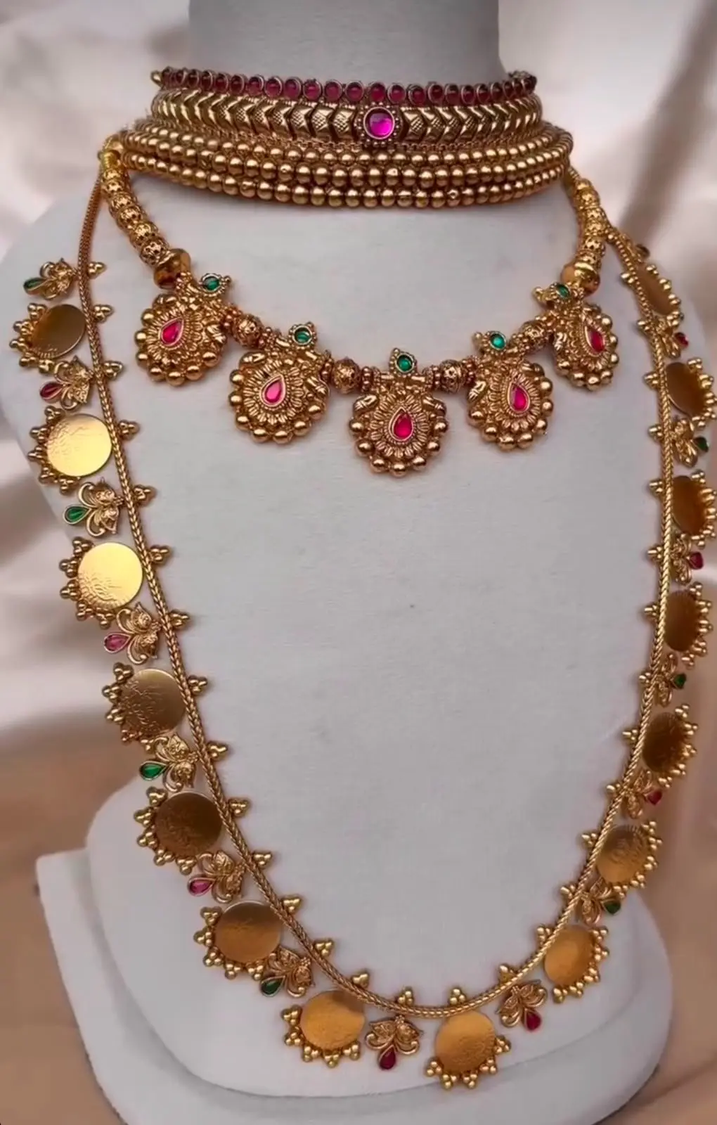 Royal Choker and Long Haram — view 1