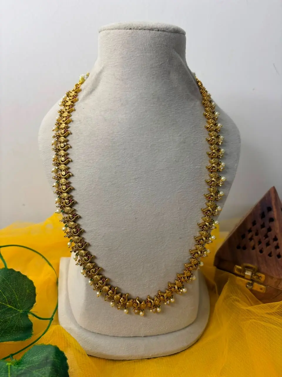 Mayuri pearl haram — view 2