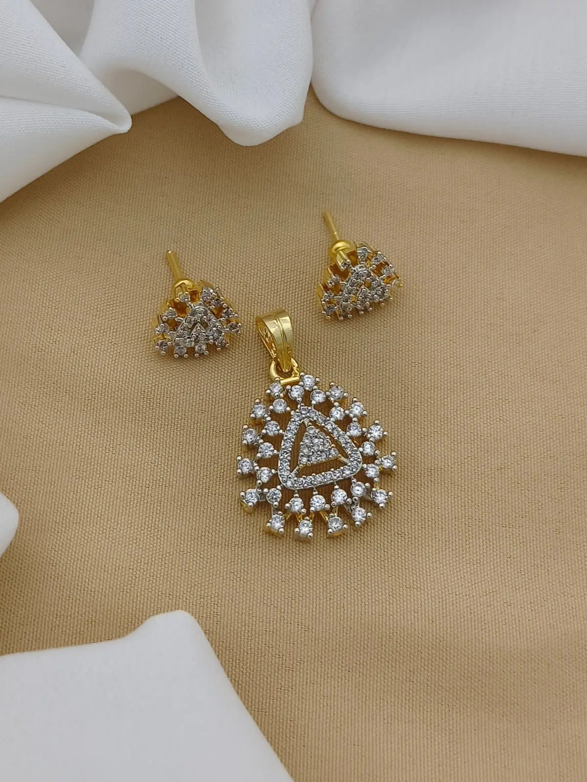 Diamond replica pendant with earstud-01 — view 1