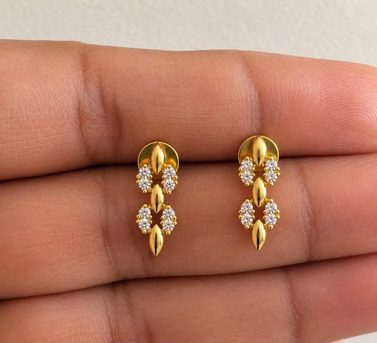 Lightweight Diamond Replica Necklace — view 3