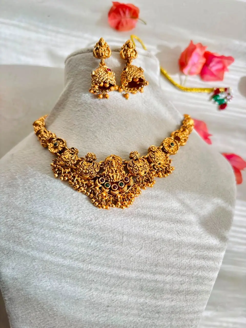 Lakshmi Nagas With Golden Drops