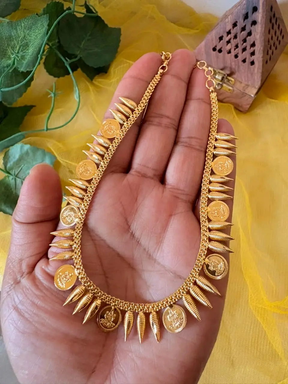 Micropolish coin mullamottu necklace — view 1
