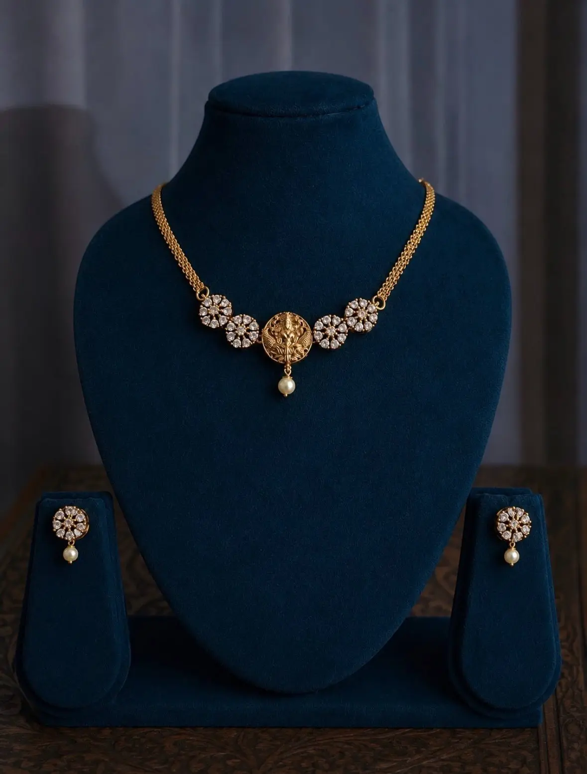 Multi pendant choker — view 2